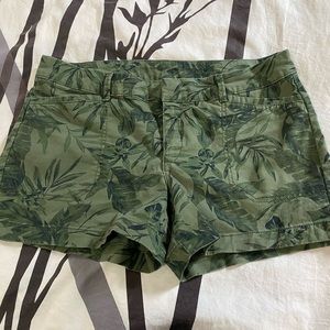 Old Navy jungle shorts size 8